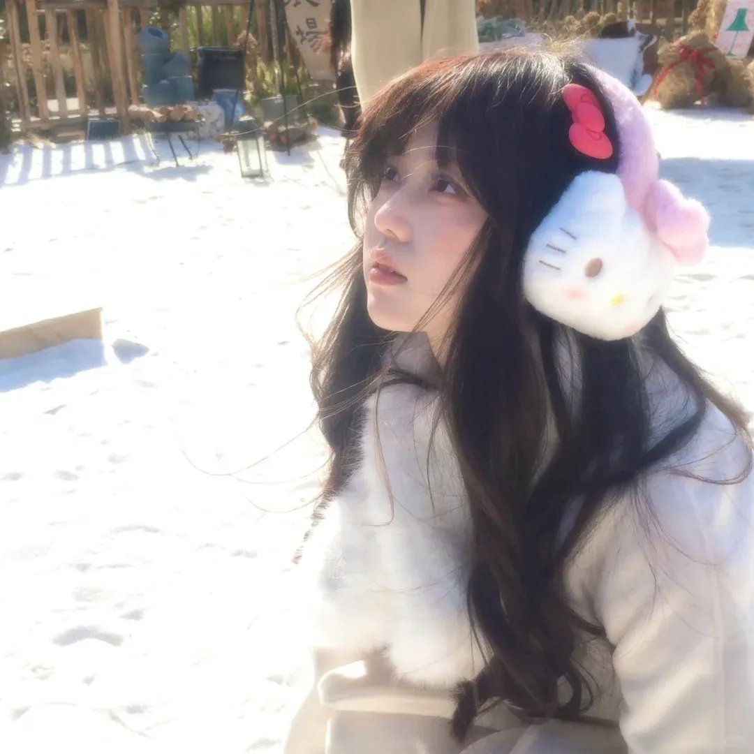随盲柳入眠的女人